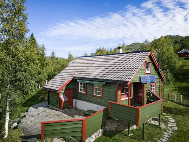 Welcome to idyllic Fjosestølen and a cabin with many smart and practical solutions.