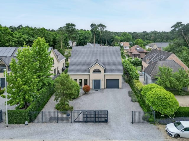 Front view of Vossenstraat 20, Maasmechelen