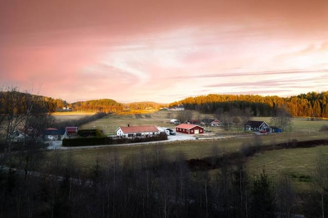 Farm without agriculture at Nordhem 102 Stenungsund - Ucklum Stenungsunds kommun