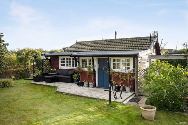 Exterior view of the cottage and garden