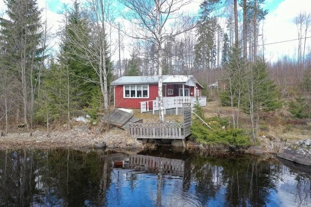 Exterior view of the cottage and garden