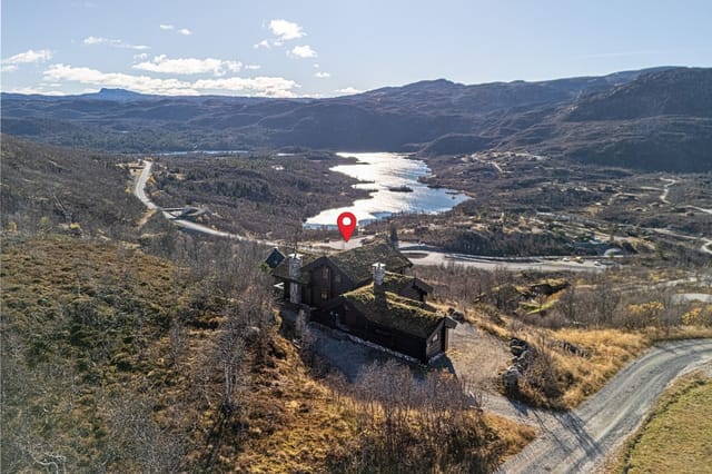 Welcome to Tvitjønnvegen 13! A fairytale log cabin with panoramic views - approx. 1,255 sqm plot