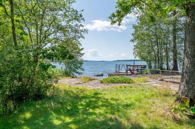 Lakefront view of Nabben 12