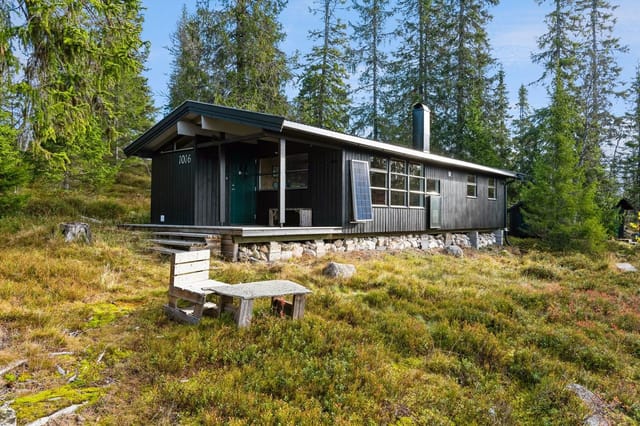 The cabin is located in a well-established cabin area with a leased plot, about 700 m from the parking lot to the cabin.