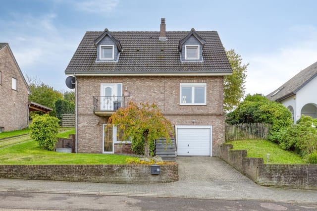 Front view of Rue de Beusdael 19