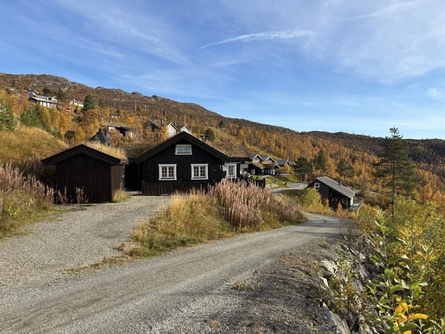 Welcome to Tågebærveien 1, a beautiful and practical cabin with a great location in Målselv Fjellandsby.