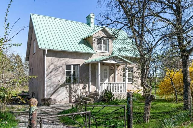 Front view of the house and garden