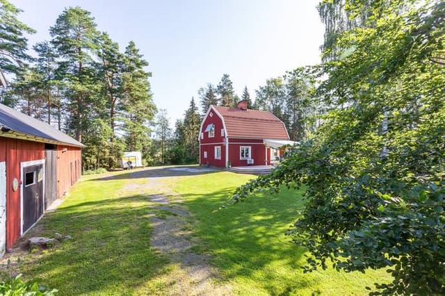 5 room farm with agriculture at Västra Högstaboda Furuhäll 225 Vedevåg Lindesberg municipality