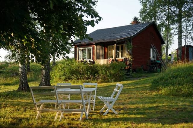 Exterior view of the cottage and garden
