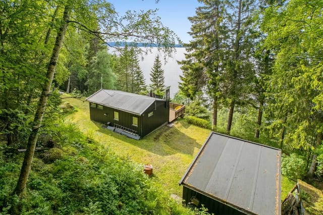 Welcome to Åsholmvegen 169 - a charming cabin with fantastic views over the Trondheimsfjord.