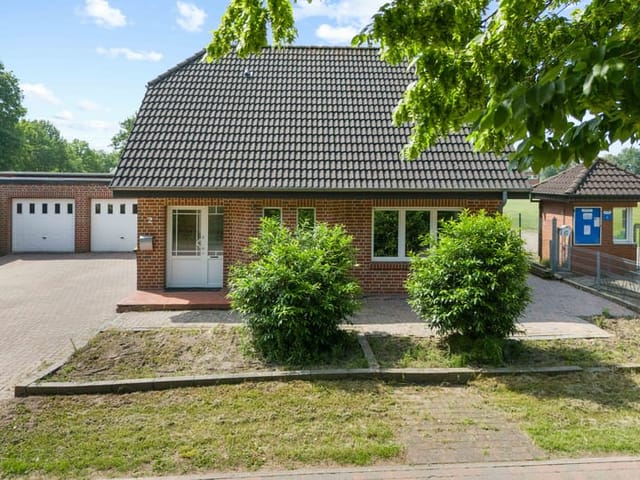 Front view of Bürgermeister Brüningstrasse 2