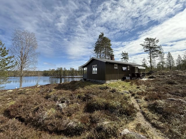 Welcome to this charming cabin at Skytten! The dream place for those who want a cabin in beautiful and quiet surroundings.