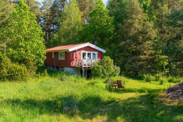 Exterior view of the cottage and garden