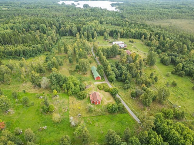 Front view of Skrinningarud 3 country home