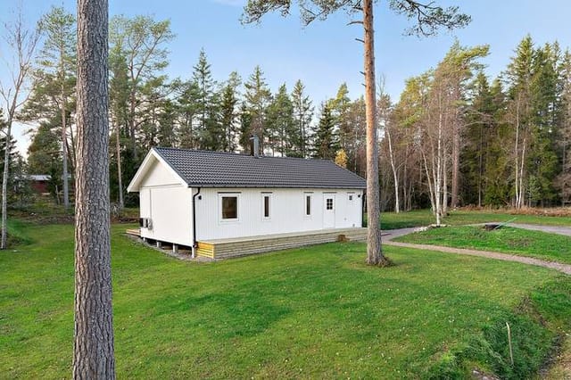 4-room Winterized Holiday Home on Ladusvedsvägen 26 Norrtälje Municipality