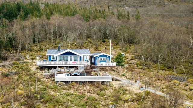 Beautiful holiday property with sea view and sunny surroundings