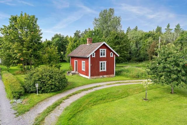 Cottage exterior view