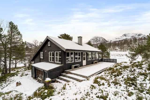 Welcome to Blåsjøvegen 45 - Cozy cabin with idyllic and beautiful location centrally in Gullingen.