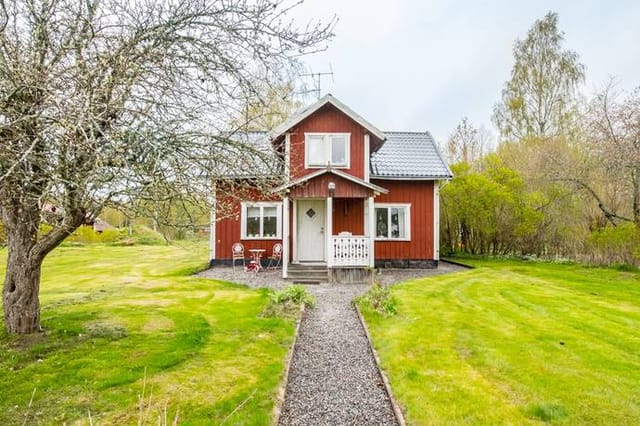 Front view of the cottage