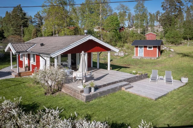 Front view of the house and garden