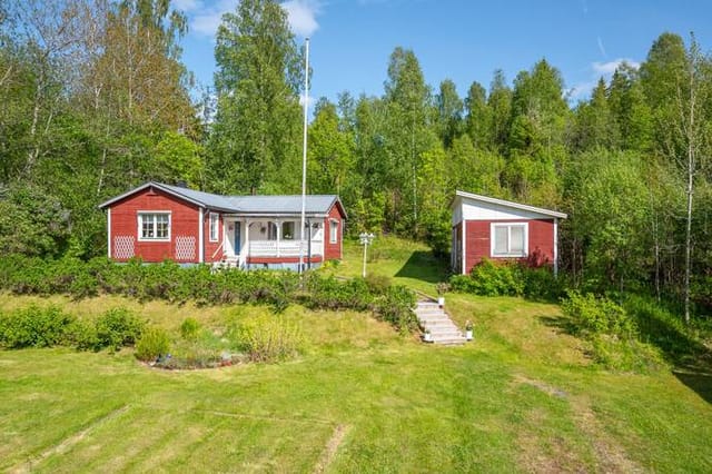 Exterior view of Hamre 226