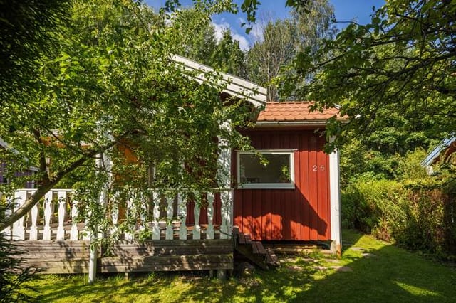 Exterior view of the cottage and garden