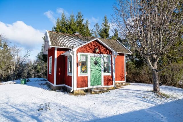 Cottage exterior view