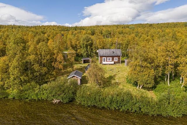 Cottage exterior view