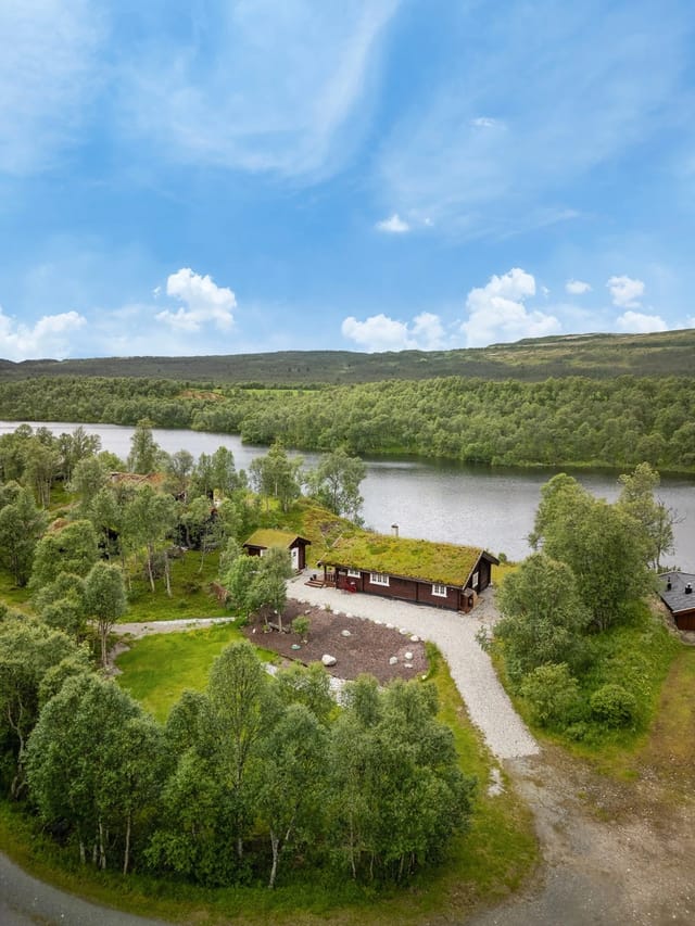Welcome to Svarttjønnveien 92.