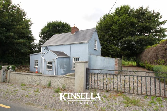 Front view of Ballybrommell cottage