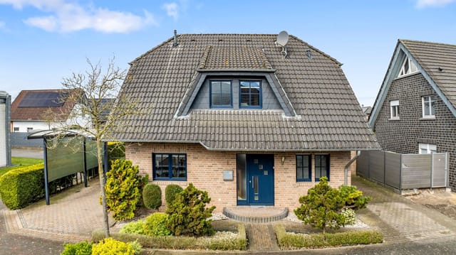 Front view of Elisabeth-Becker-Strasse 1