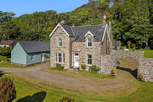 Front view of Crubasdale Lodge