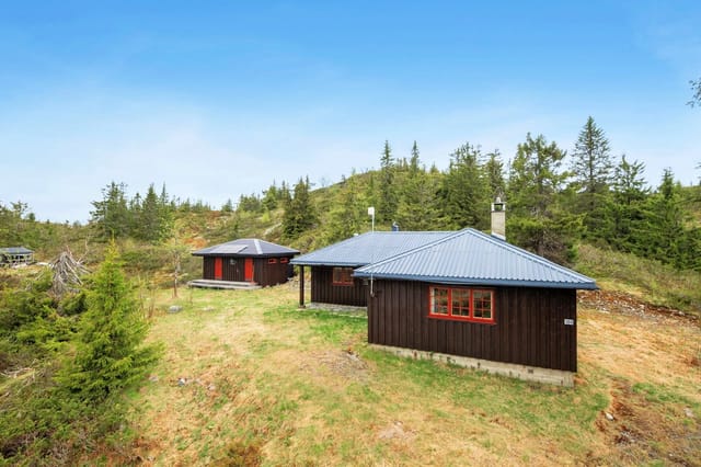 DNB Eiendom presents Øvre Rotvassvegen 180 - an idyllic leisure property set amidst beautiful nature.