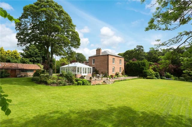 Front view of Glebe House