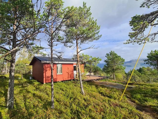Nevervikveien 179 - The cabin with a partial view