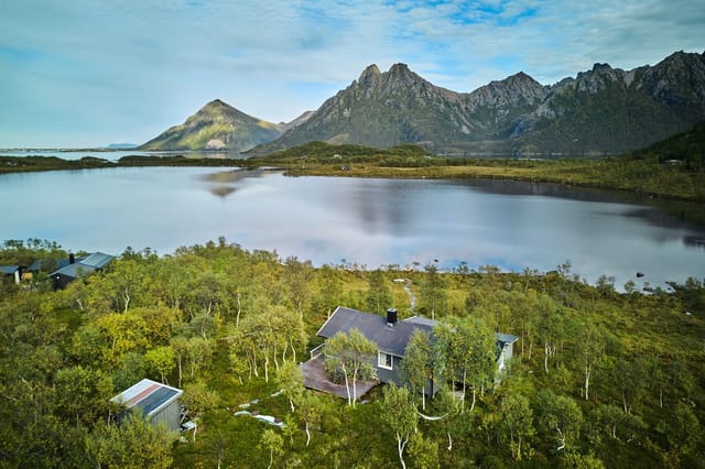 Charming cabin in scenic surroundings west of Store Sminesvannet.
