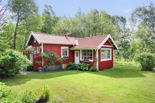 Front view of the main cottage