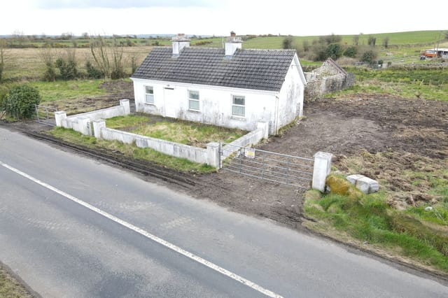 Cottage on c.1.75 acres at Tulrahan, Claremorris, Co. Mayo