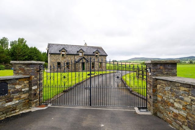 Stonebridge Farmhouse, Ahacross, Kildorrery, Co. Cork, P67R963