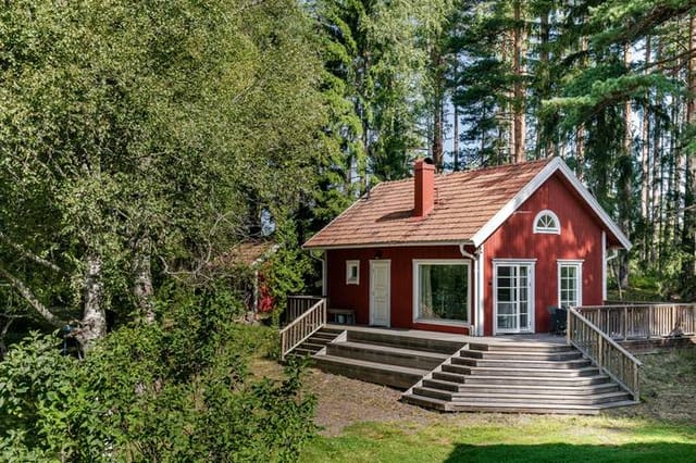 Exterior view of the house and surrounding nature