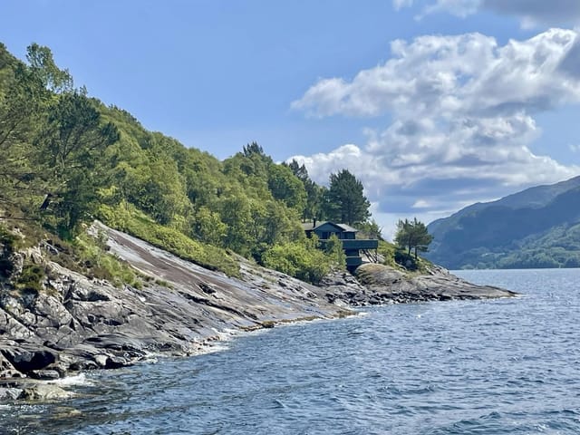 Rare opportunity to secure a true gem right on the waterfront, with a location that is hard to find. Welcome to Øvrebøen 58, presented by Elise Linningsvoll at Aktiv Eiendom.