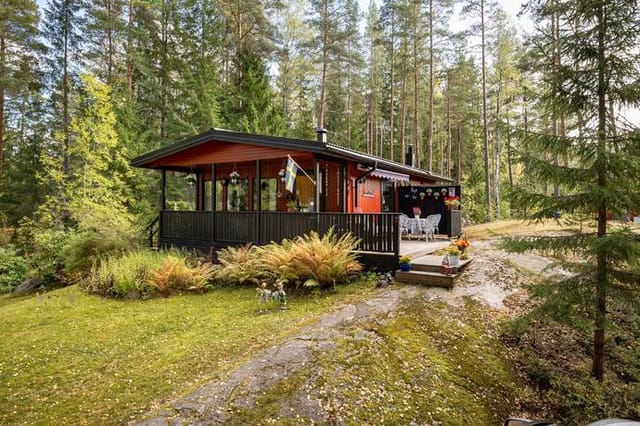 Cottage exterior view