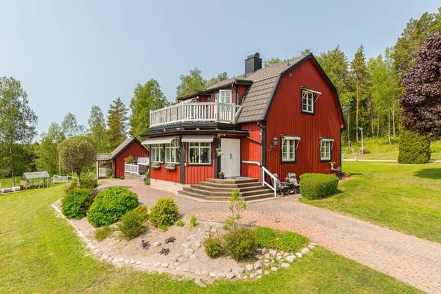 Main house and grounds
