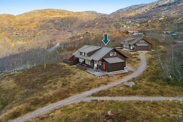 Welcome to Hesture 15 - a fantastically located part of a semi-detached holiday home, completed in 2009, with beautiful views of the mountain landscape!