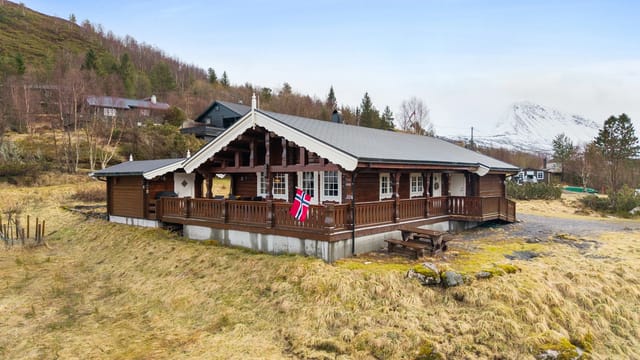 Beautiful log cabin at Ørskogfjellet