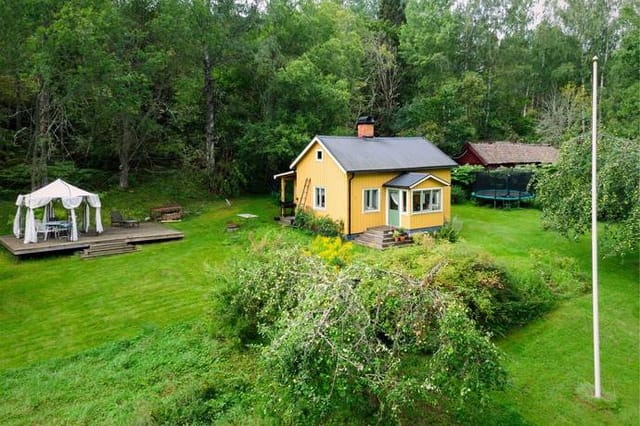Front view of Forsa Forsviken country home