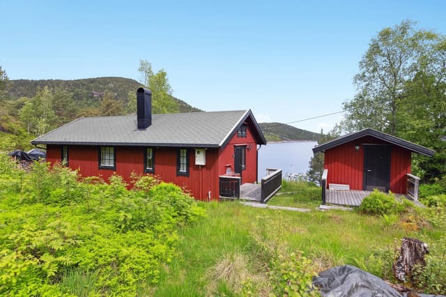Welcome to Heimsjøen and the cabin at Heimsjøveien 102!