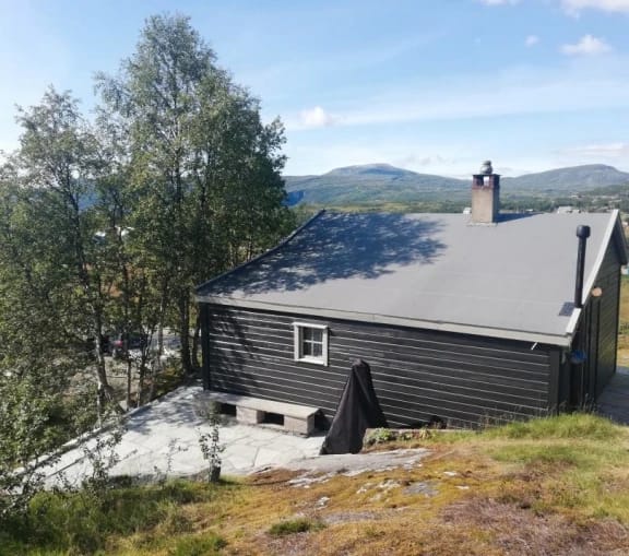 Outdoor area with slate tiles