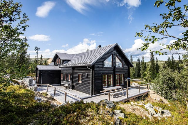 Exterior view of the house with mountain backdrop
