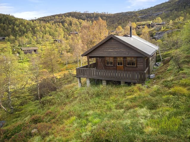 Welcome to Solheimsdalen 754 - Cabin built in 2006 with a nice location. Roof and foundation improvements are expected.